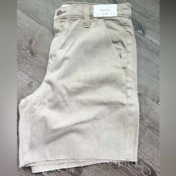 Abercrombie & Fitch Women's Mid Rise Long & Loose Short jeans - Picture 4 of 4